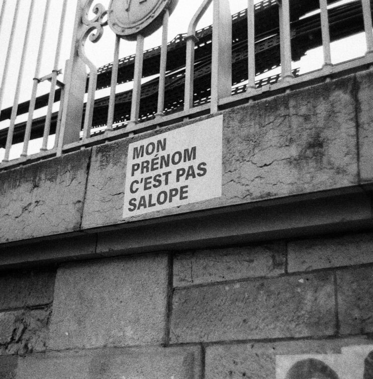 Street collage during the march for the International Womens Rights Day in Paris denouncing violence. Paris, 8 march 2020. Photography by Lou Osra / Hans Lucas.
Collage dans la rue durant la marche pour la journee internationale des droits des femmes a Paris qui denonce les violences. Paris, 8 mars 2020. Photographie par Lou Osra / Hans Lucas.